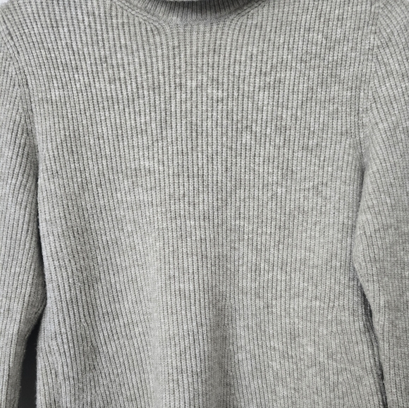 Zara Cozy Gray Turtleneck Sweater - Picture 3 of 7